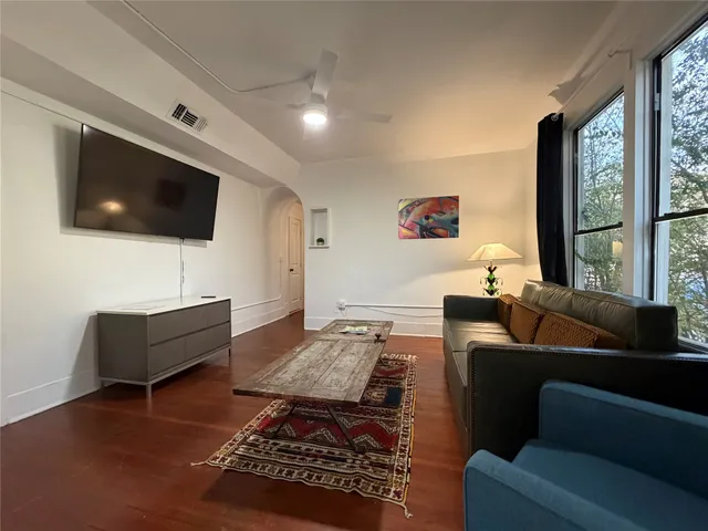 $2,450 | 402 Hyde Park Boulevard, Unit 4, Houston, TX 77006