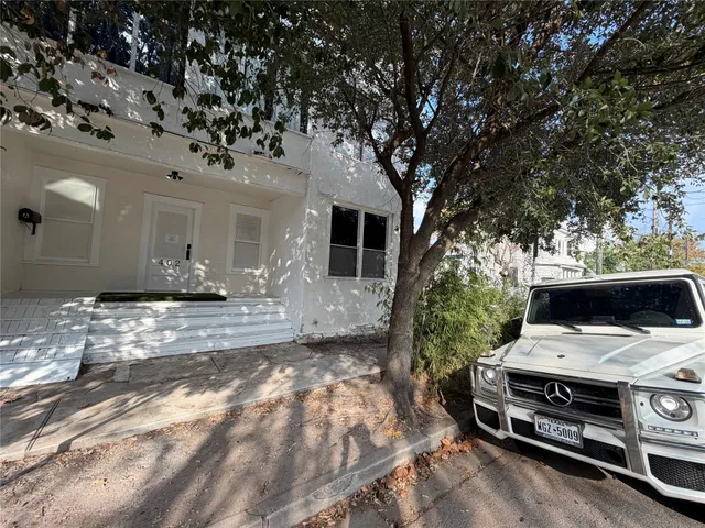 $2,450 | 402 Hyde Park Boulevard, Unit 4, Houston, TX 77006