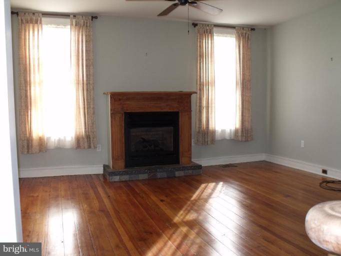 26038 Frederick Road Clarksburg, MD 20871 - Photo 12 of 27 Living Room
