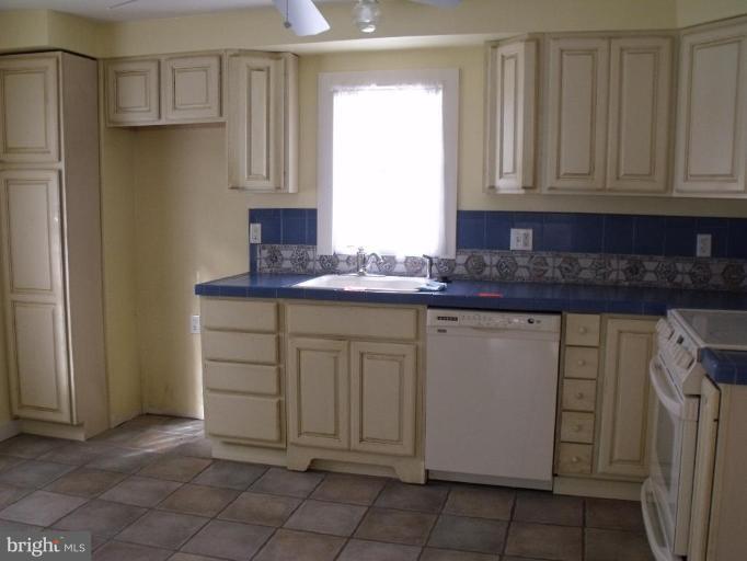 26038 Frederick Road Clarksburg, MD 20871 - Photo 9 of 27 Kitchen