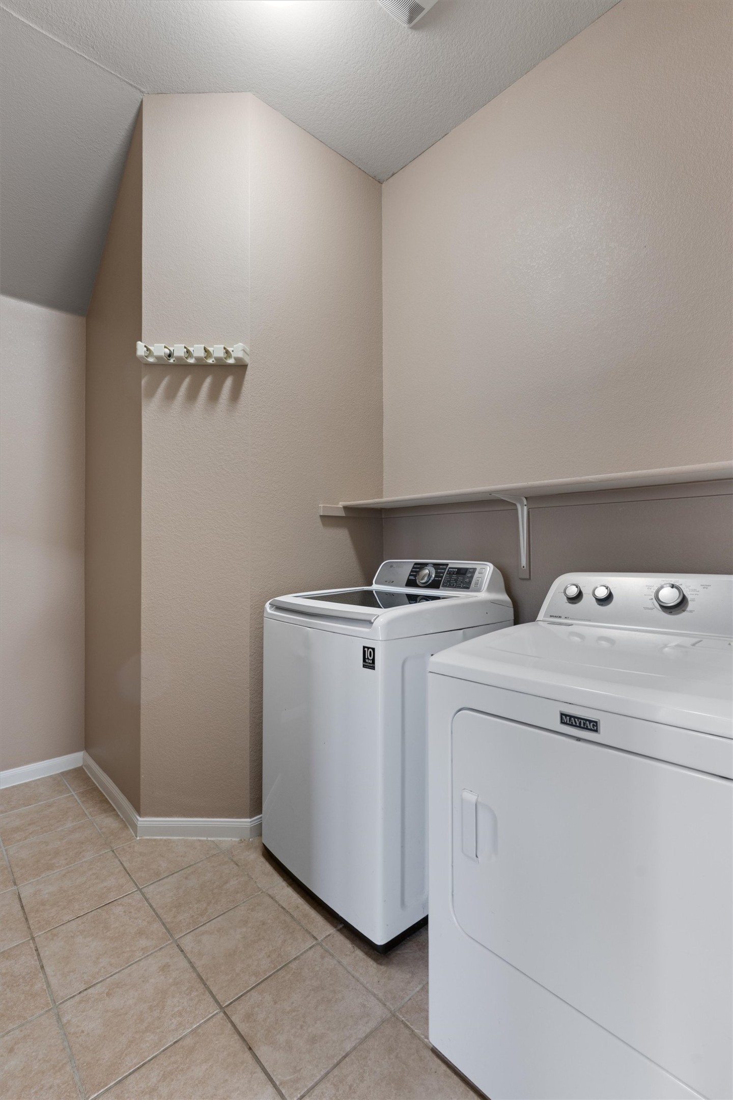 407 Red Hawk Drive Leander, TX 78641 - Photo 16 of 34 a utility room with dryer and washer