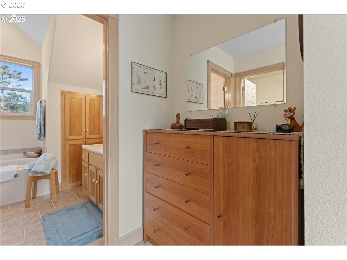 49455 Proposal Rock Loop Neskowin, OR 97149 - Photo 21 of 48 Primary Bedroom