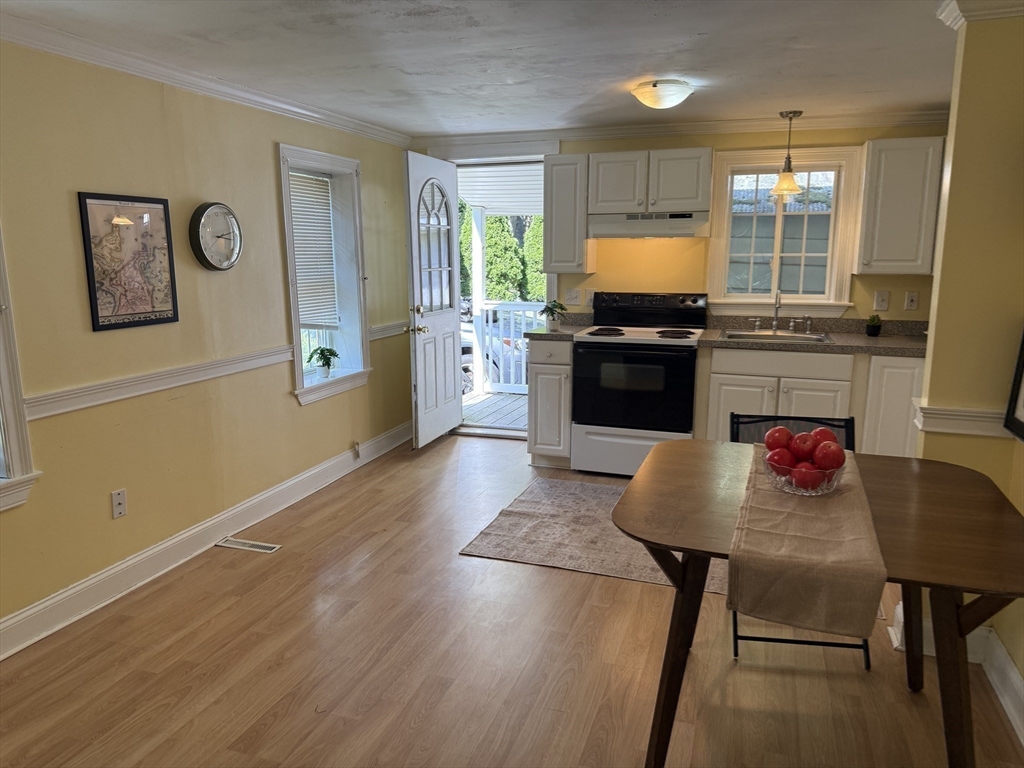 8 Warren Road Auburn, MA 01501 - Photo 5 of 24 Gallery Image 5