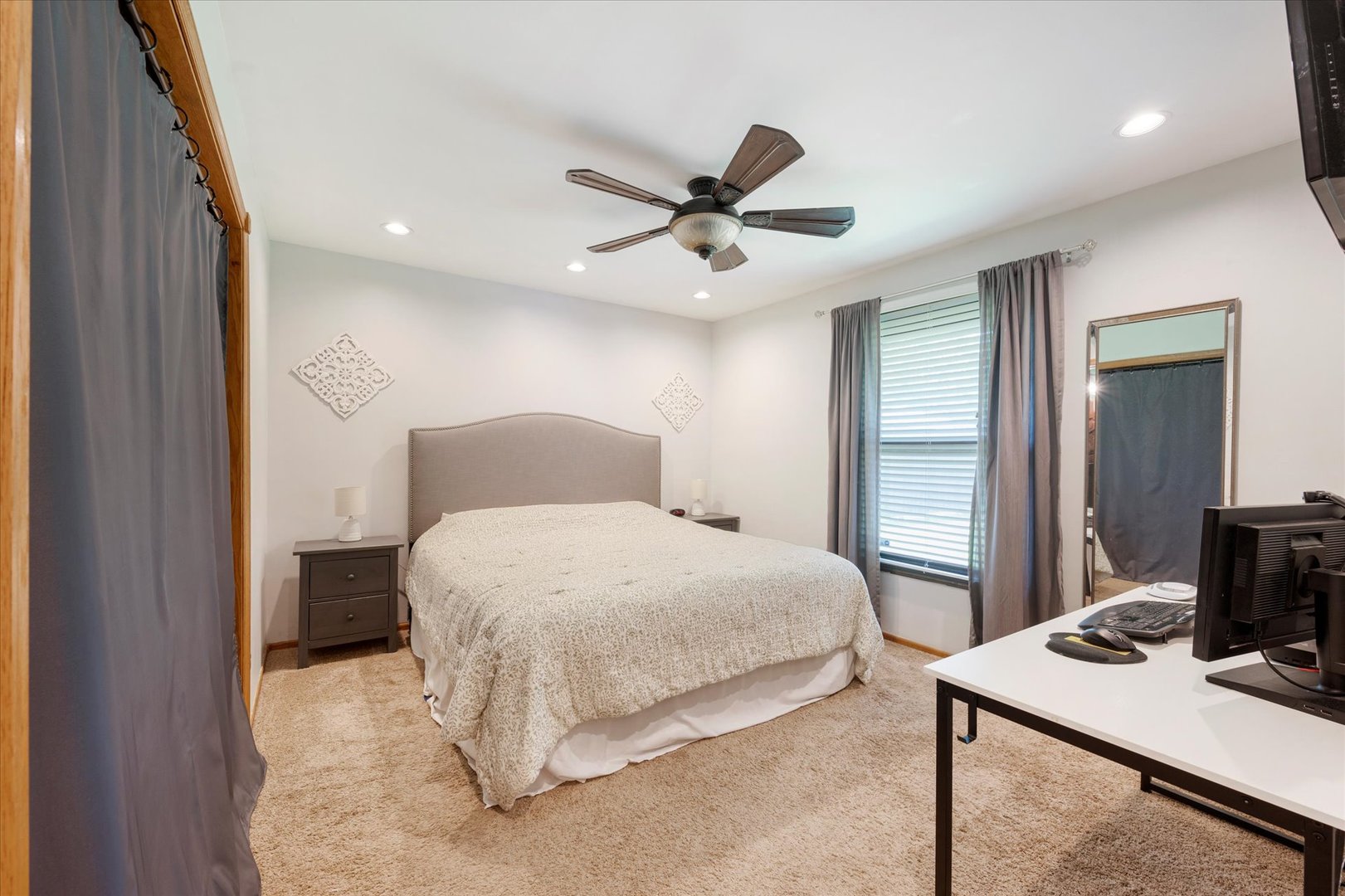 1430 Meyer Road Hoffman Estates, IL 60169 - Photo 12 of 26