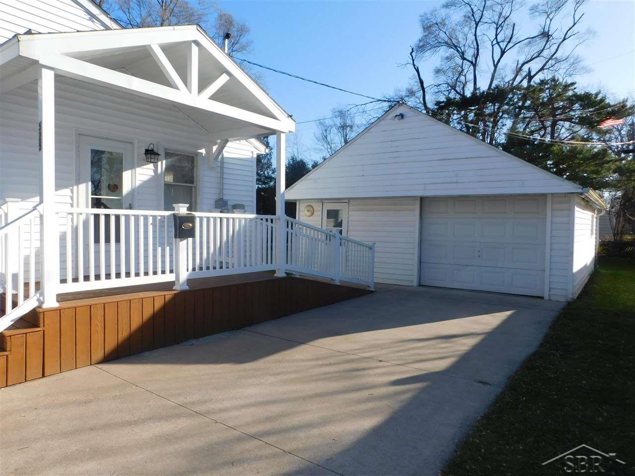 525 Rustic Road Saginaw, MI 48604 - Photo 14 of 15 50062641-13.JPG