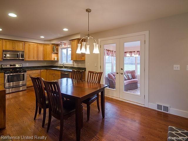 28025 Quail Hollow Road Farmington Hills, MI 48331 - Photo 17 of 38