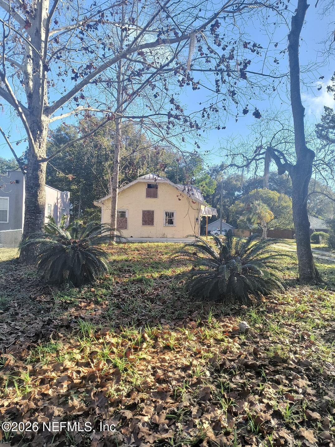 140 Citrus Avenue Keystone Heights, FL 32656 - Photo 4 of 26 a backyard of a house