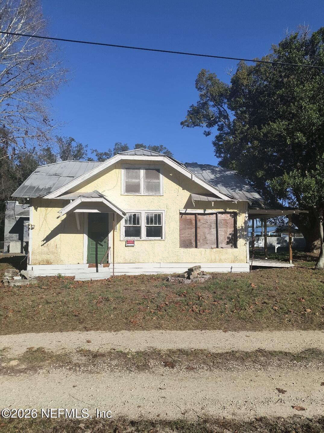 140 Citrus Avenue Keystone Heights, FL 32656 - Photo 7 of 26 a front view of a house with a yard