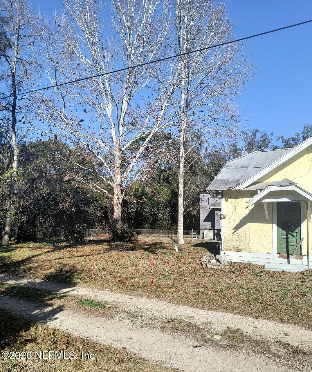 140 Citrus Avenue Keystone Heights, FL 32656 - Photo 8 of 26 a view of a house with a snow in the yard
