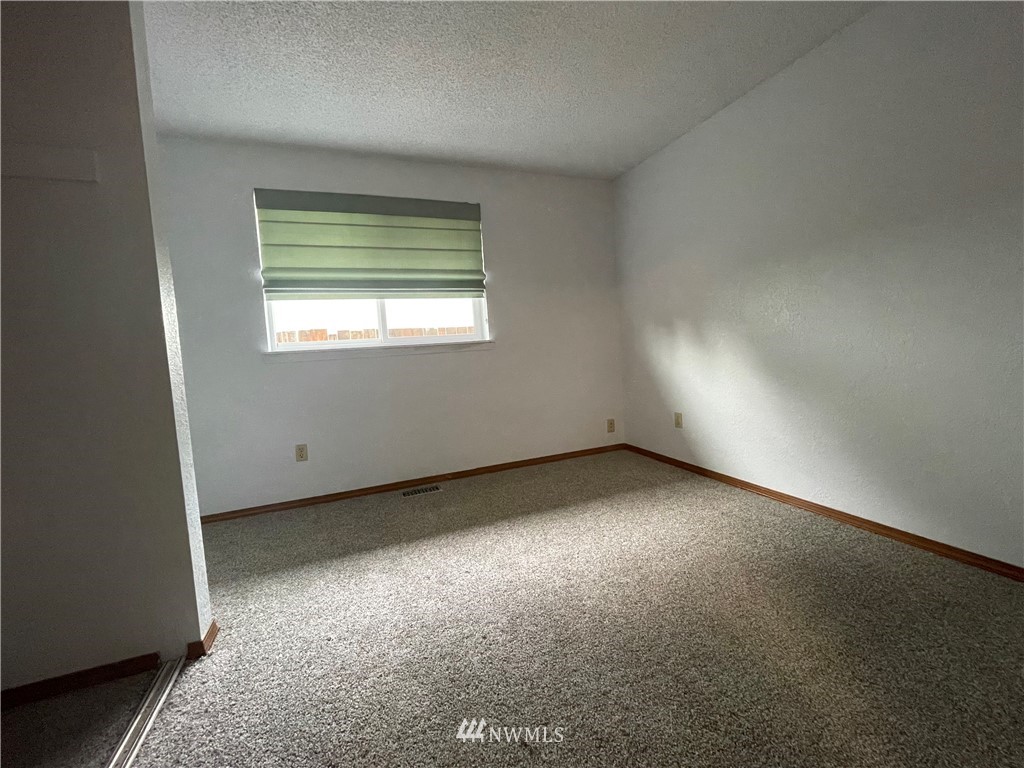1718 Southwest 348th Street Federal Way, WA 98023 - Photo 12 of 16 Gallery Image 12