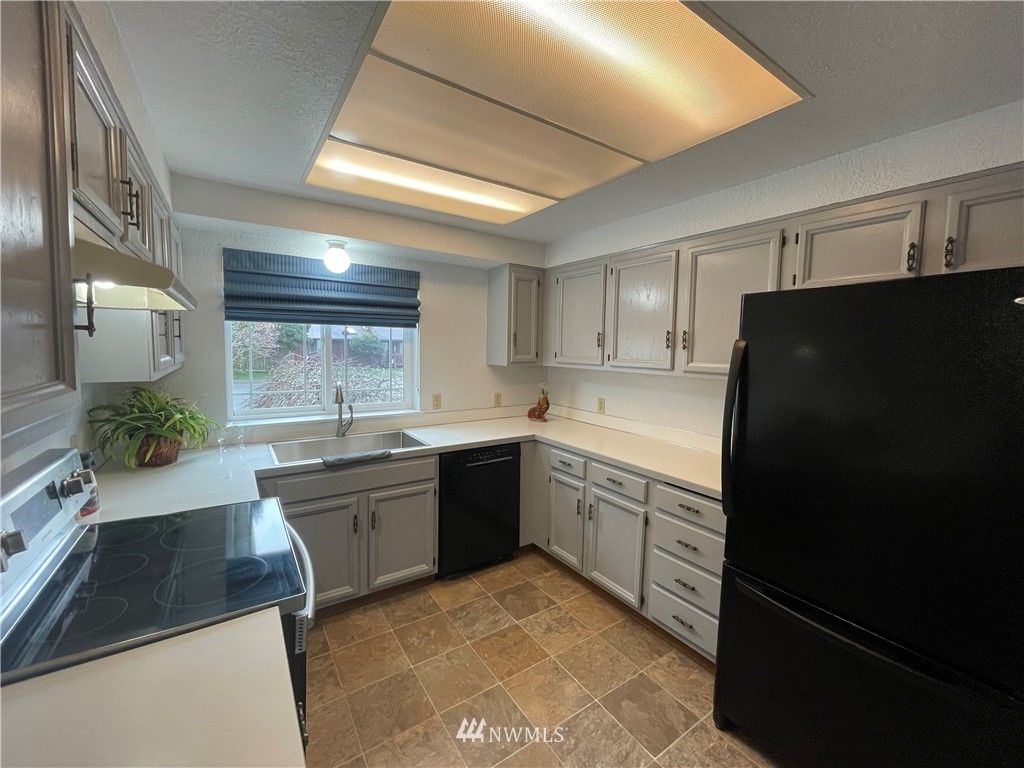 1718 Southwest 348th Street Federal Way, WA 98023 - Photo 3 of 16 Gallery Image 3