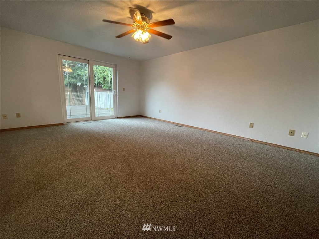 1718 Southwest 348th Street Federal Way, WA 98023 - Photo 6 of 16 Gallery Image 6