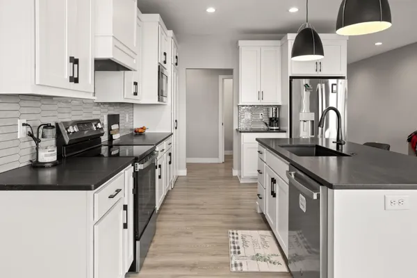 $585,000 | 428 Audrey Drive, Mapleton, ND 58059