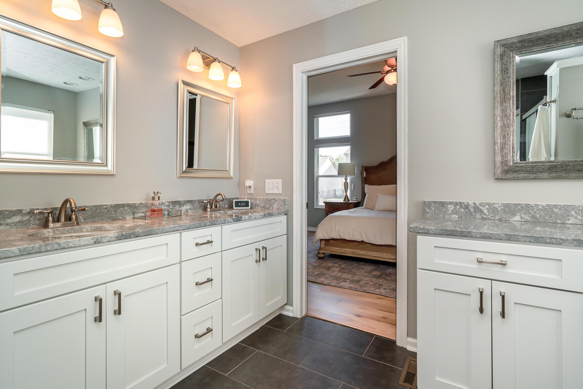 3381 Ridge Gap Road Columbus, OH 43221 - Photo 21 of 34 First Floor Primary Suite Full Bathroom