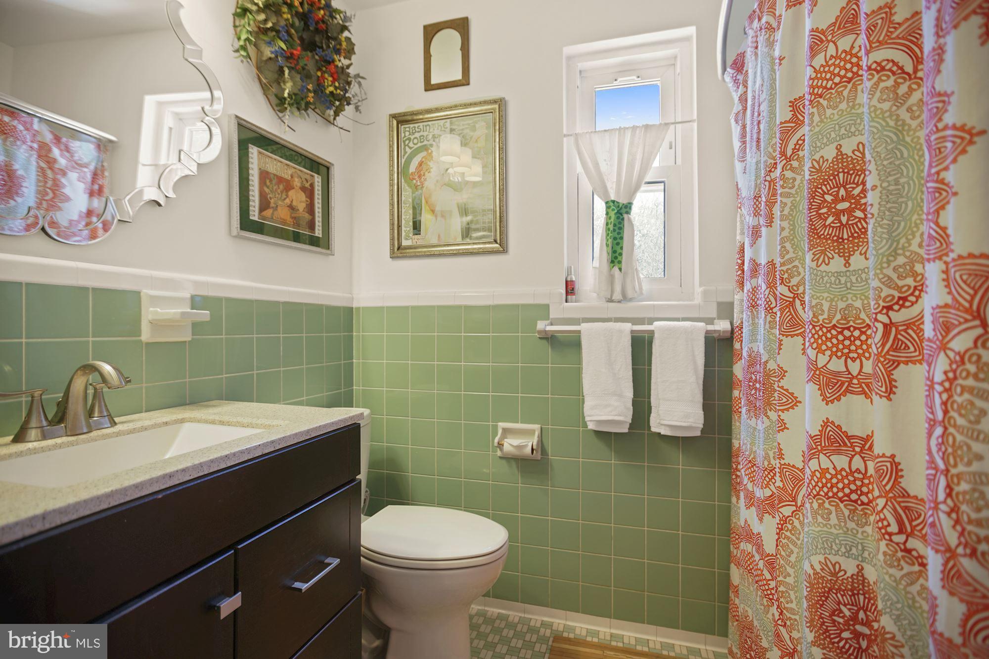 5961 Joffa Place Springfield, VA 22150 - Photo 14 of 32 Refreshed full bath
