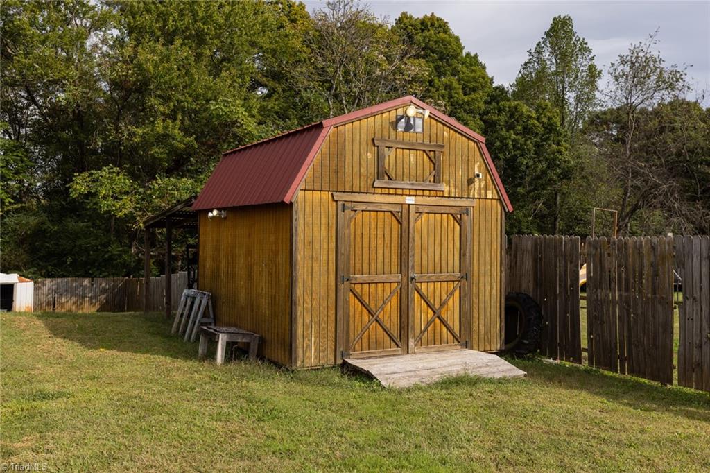 153 Chilton Road Ararat, NC 27007 - Photo 21 of 25 Gallery Image 21