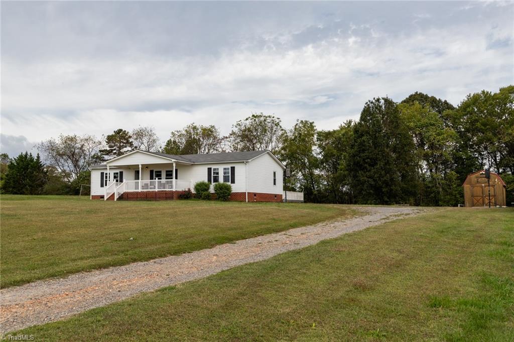 153 Chilton Road Ararat, NC 27007 - Photo 3 of 25 Gallery Image 3