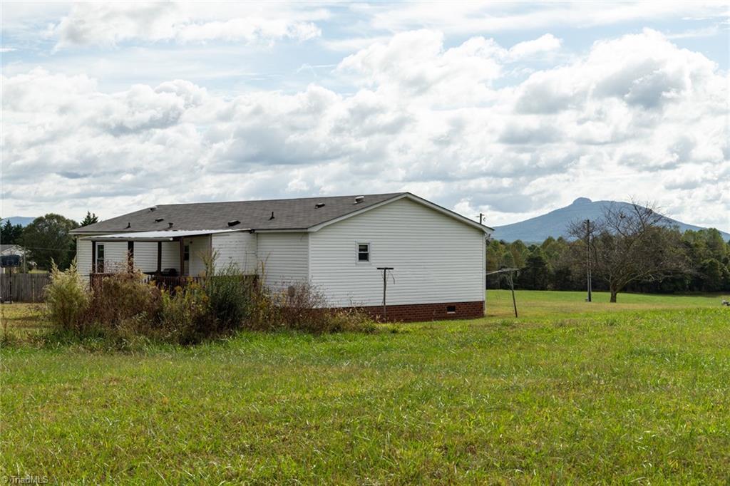 153 Chilton Road Ararat, NC 27007 - Photo 5 of 25 Gallery Image 5