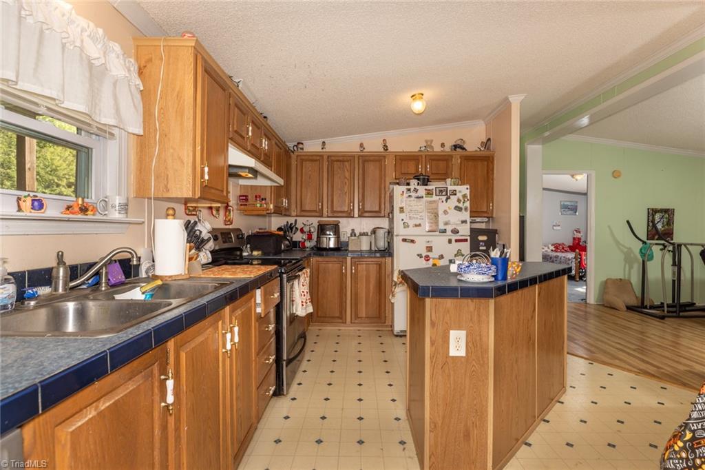 153 Chilton Road Ararat, NC 27007 - Photo 10 of 25 Gallery Image 10