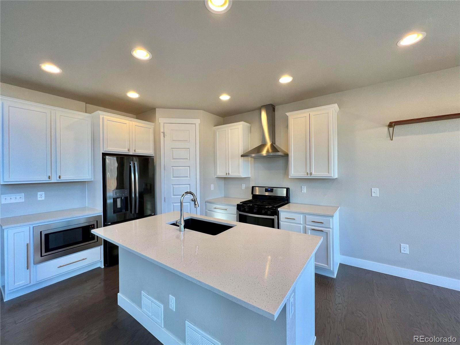 6833 Decatur Street Denver, CO 80221 - Photo 3 of 28