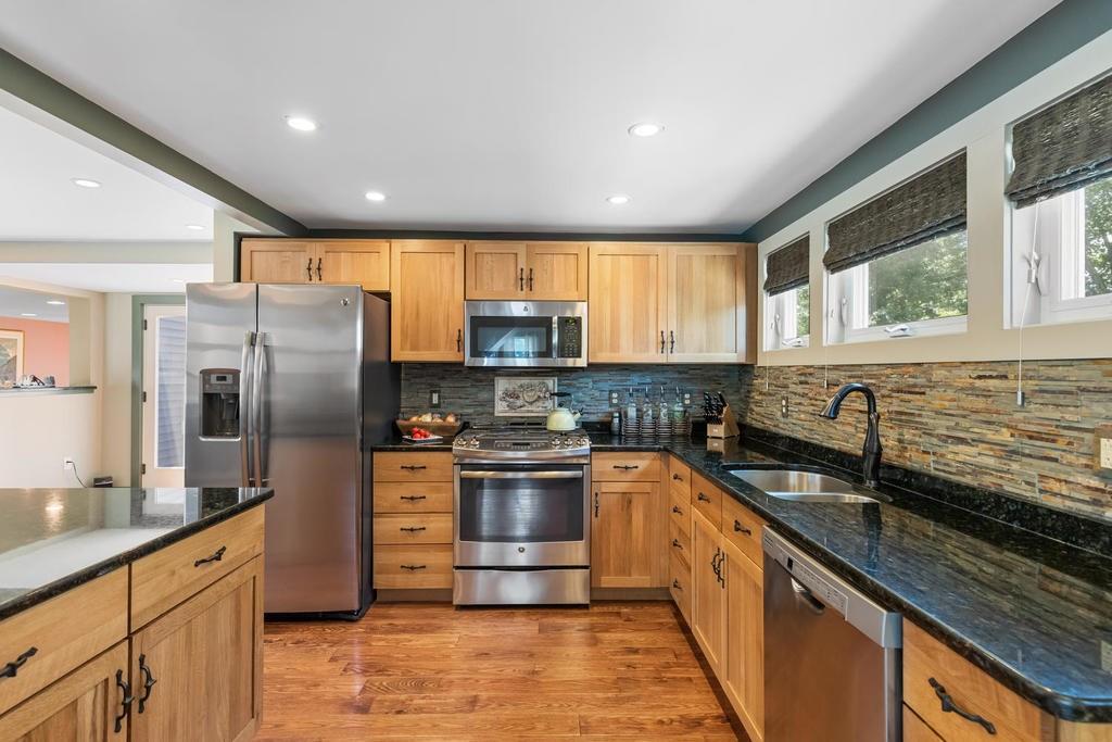 5 Pines Road Billerica, MA 01821 - Photo 9 of 30 Gallery Image 9