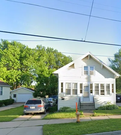 $210,000 | 631 West 11th Avenue, Oshkosh, WI 54902