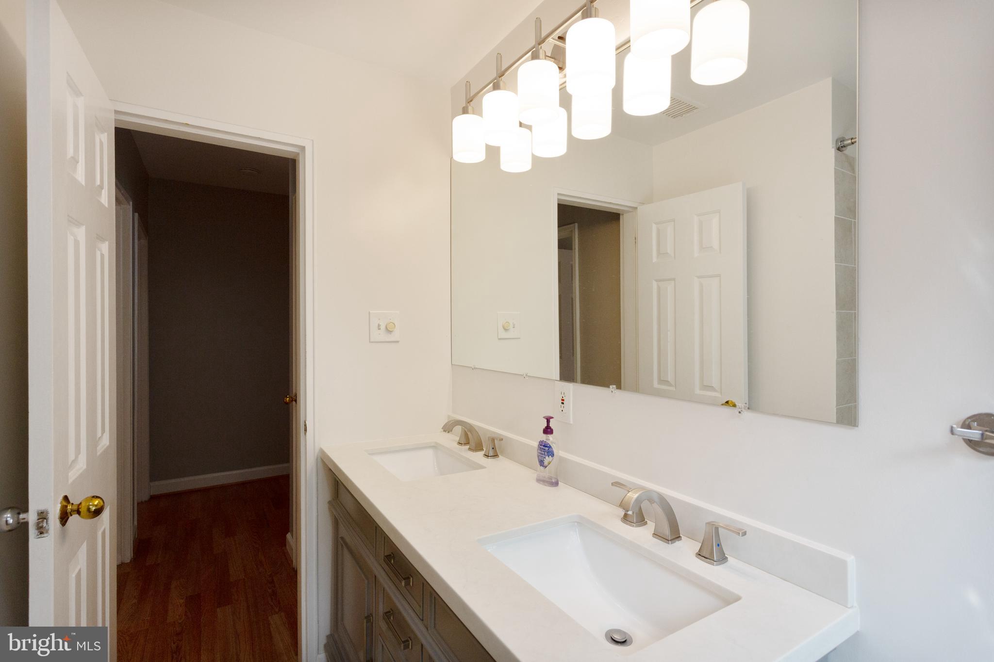 208 Skyhill Road, Unit 3 Alexandria, VA 22314 - Photo 24 of 42