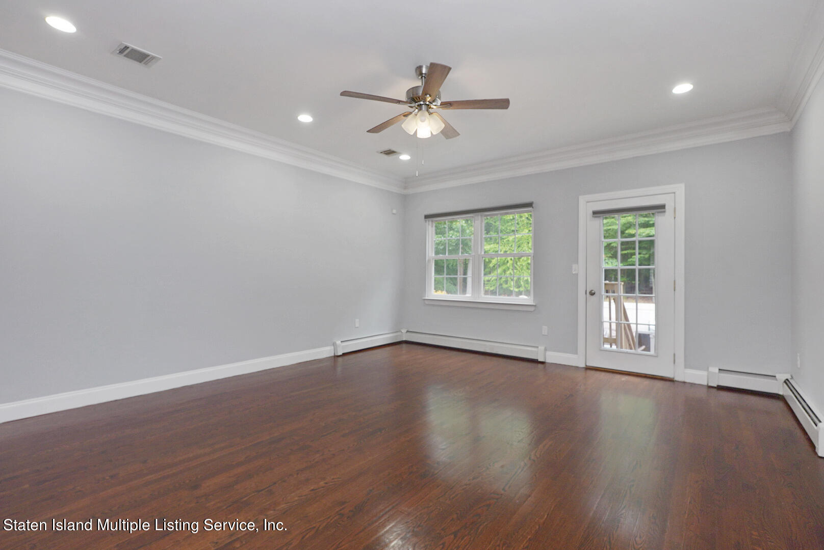 93 Presentation Circle Staten Island, NY 10312 - Photo 12 of 27 (10) DINING ROOM