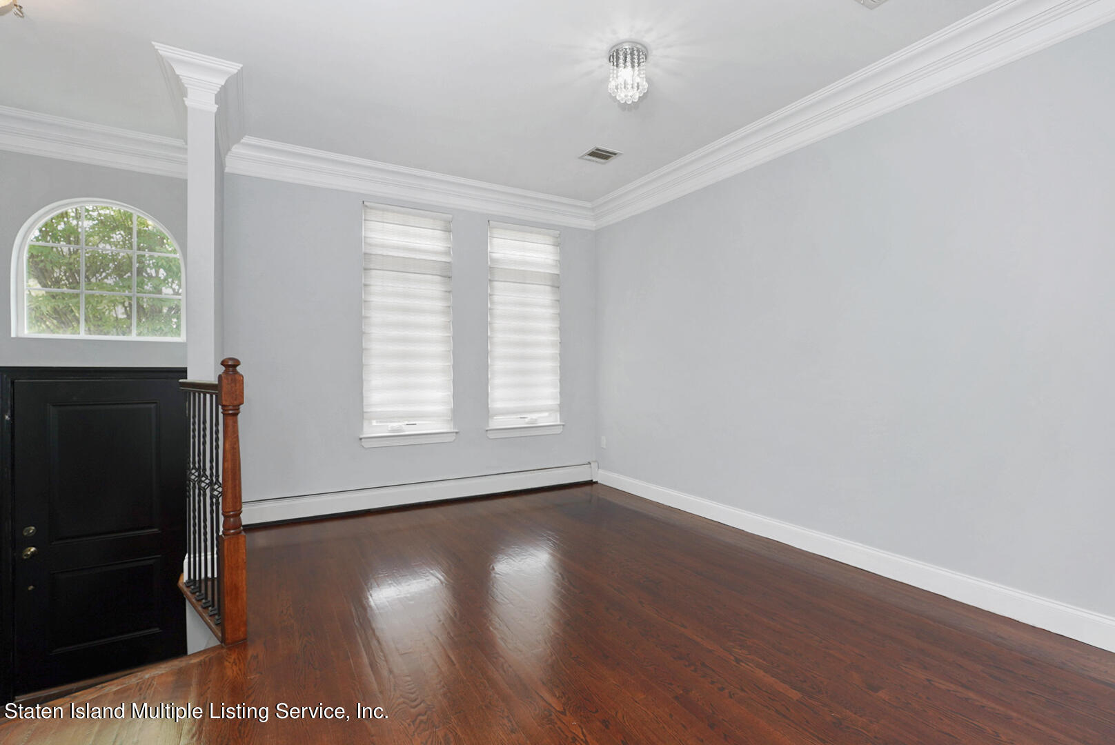 93 Presentation Circle Staten Island, NY 10312 - Photo 4 of 27 (4) ENTRY FOYER AND LIVING ROOM