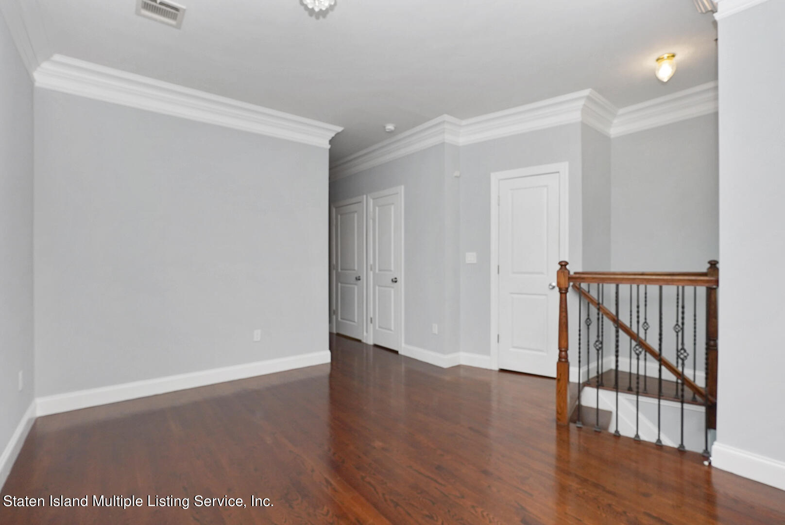 93 Presentation Circle Staten Island, NY 10312 - Photo 5 of 27 (4) LIVING ROOM