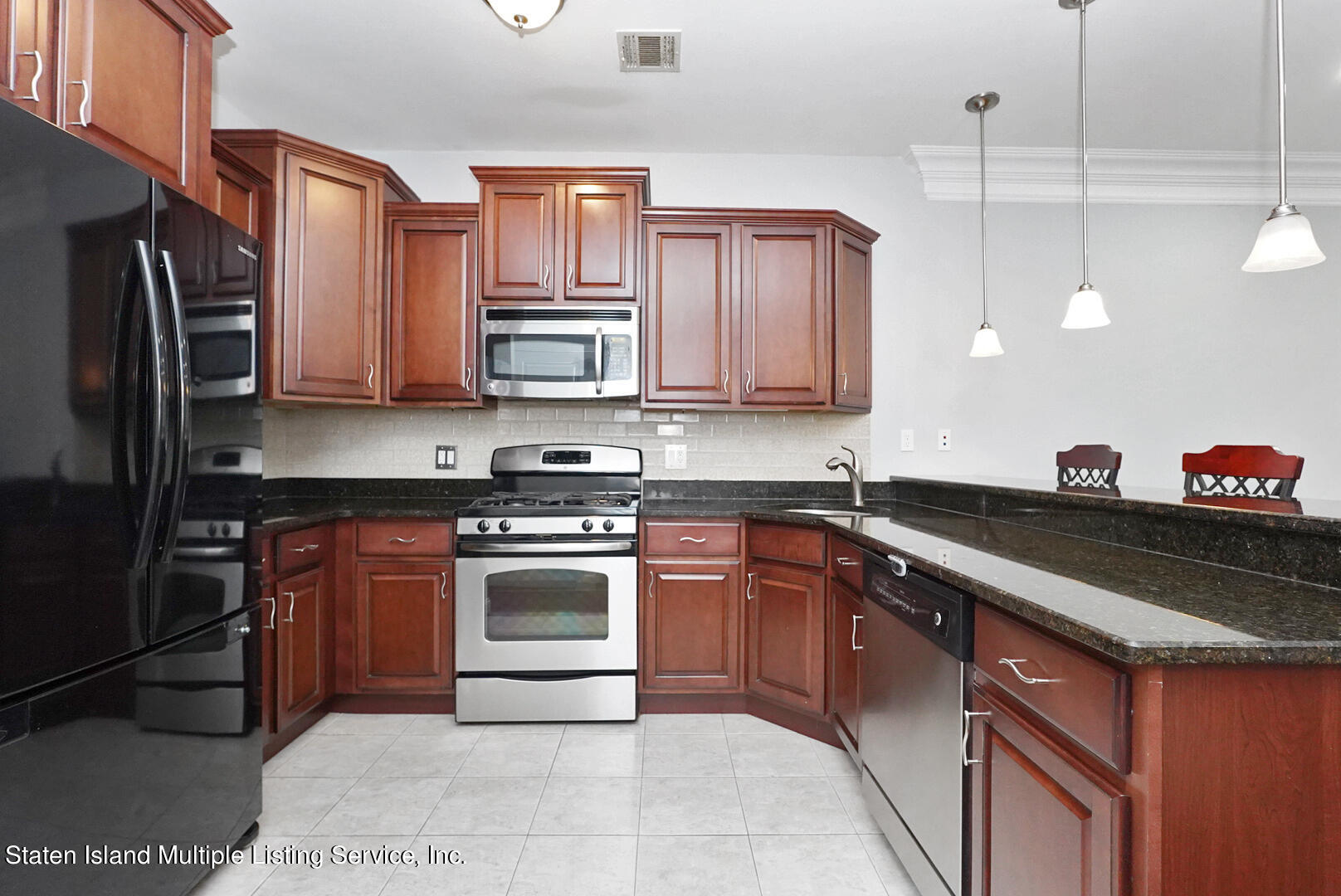 93 Presentation Circle Staten Island, NY 10312 - Photo 6 of 27 (5) EAT IN KITCHEN