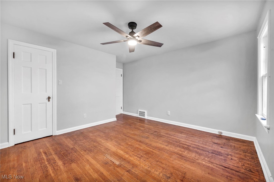 1048 Woodview Road Cleveland, OH 44121 - Photo 16 of 42