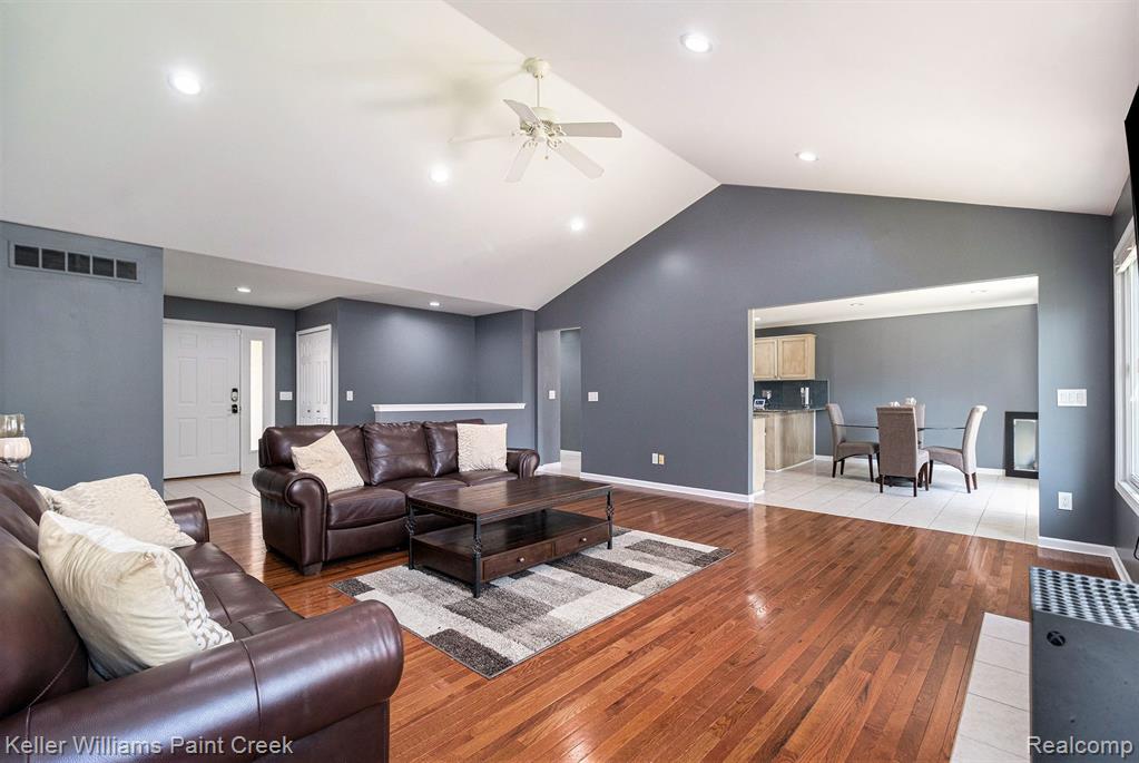 3141 Hessel Avenue Rochester Hills, MI 48307 - Photo 8 of 32