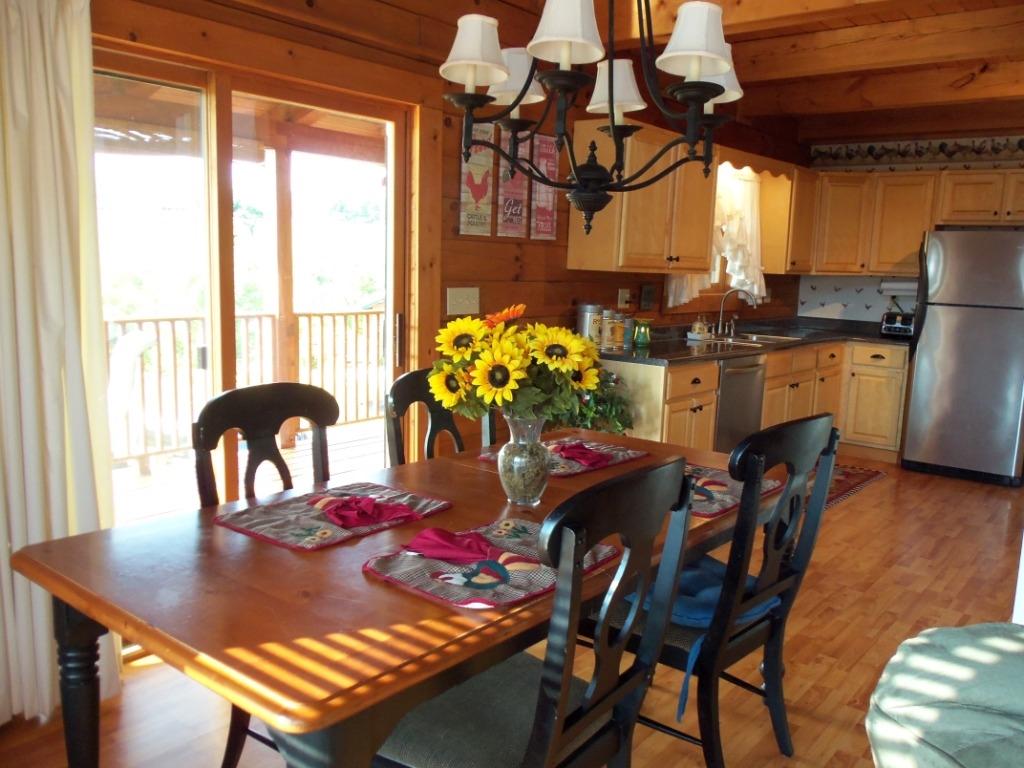 907 Zirkle Road Dandridge, TN 37725 - Photo 4 of 34 Dining
