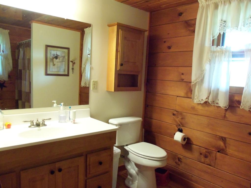 907 Zirkle Road Dandridge, TN 37725 - Photo 7 of 34 Main Bathrooom
