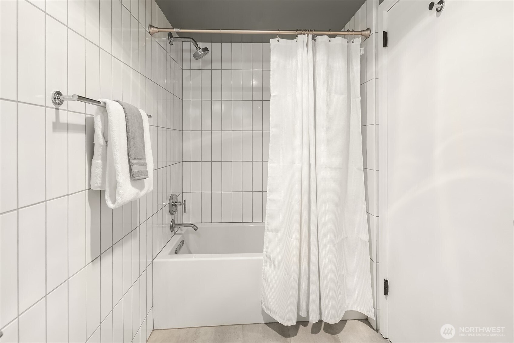 1507 Western Avenue, Unit R201 Seattle, WA 98101 - Photo 13 of 18