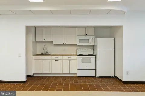 $1,800,000 | 390 South Bryn Mawr Avenue, Bryn Mawr, PA 19010