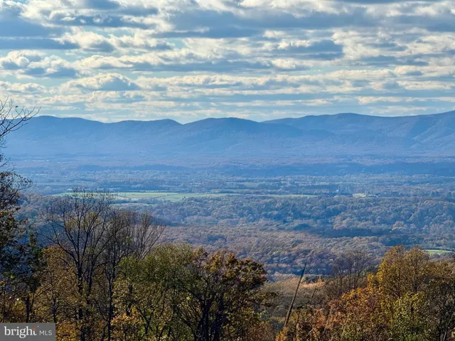 $549,000 | 3 Lee Drive, Linden, VA 22642