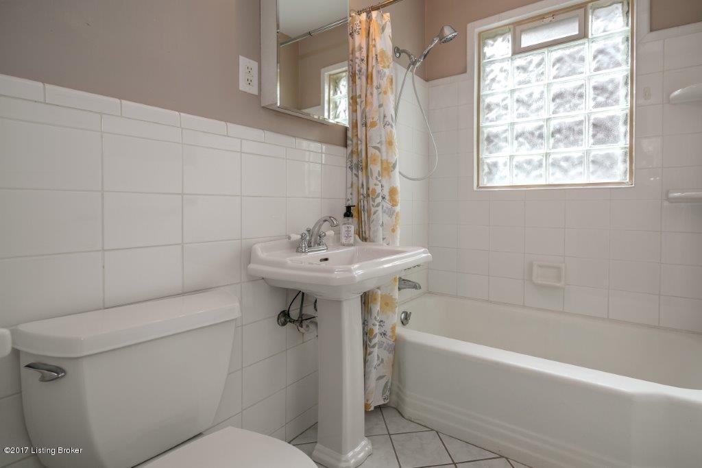 2331 Manchester Road Louisville, KY 40205 - Photo 22 of 51 First floor bath