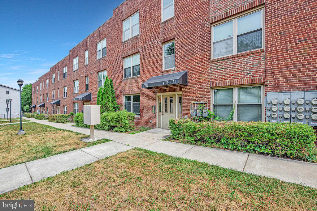 1712 W Street Southeast, Unit 17 Washington, DC 20020 - Photo 3 of 37