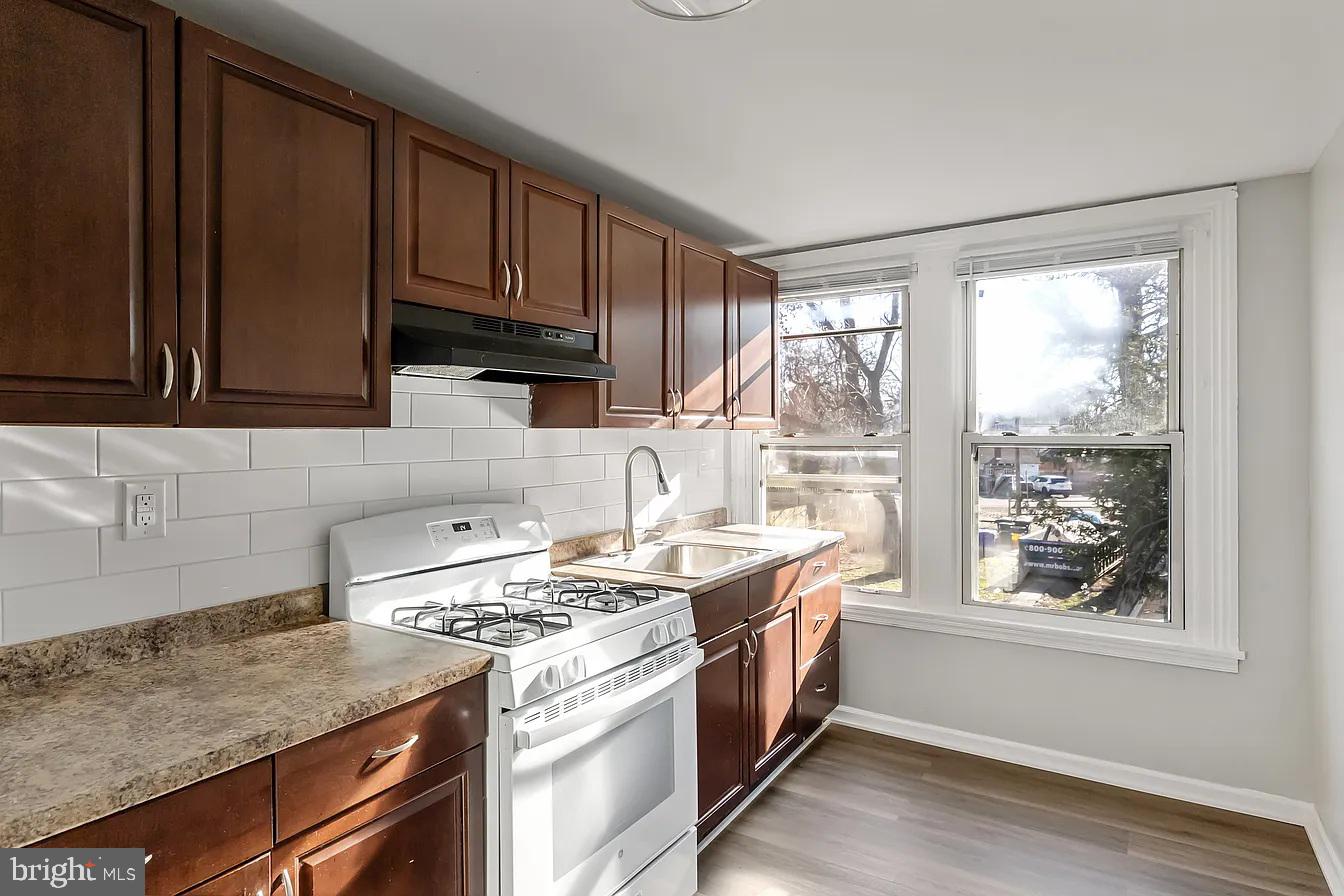 212 Warren Street, Unit 6 Beverly, NJ 08010 - Photo 5 of 11