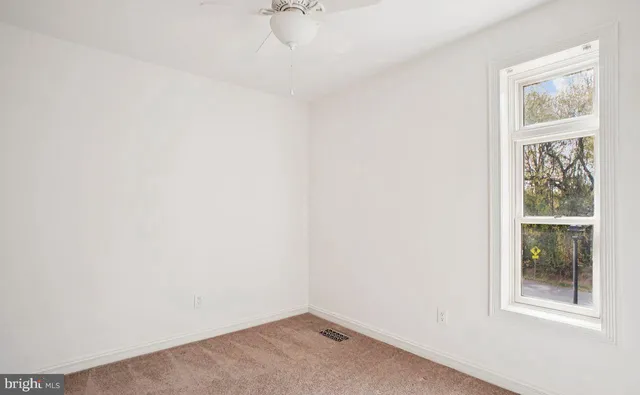 $3,300 | 5105 Overlook Park, Annandale, VA 22003