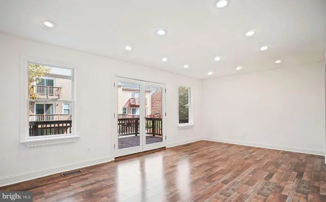 $3,300 | 5105 Overlook Park, Annandale, VA 22003