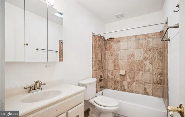 $3,300 | 5105 Overlook Park, Annandale, VA 22003