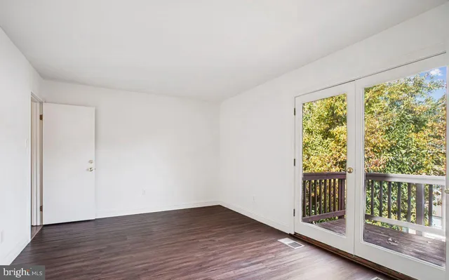 $3,300 | 5105 Overlook Park, Annandale, VA 22003