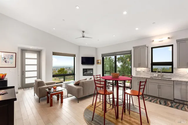 $2,985,000 | 5095 Knollwood Court, Santa Rosa, CA 95403