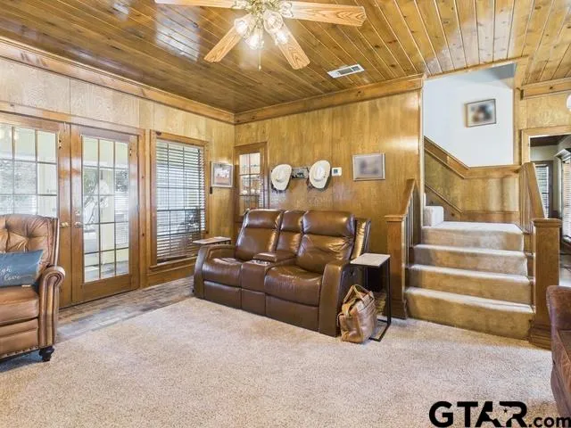 a view of livingroom with furniture