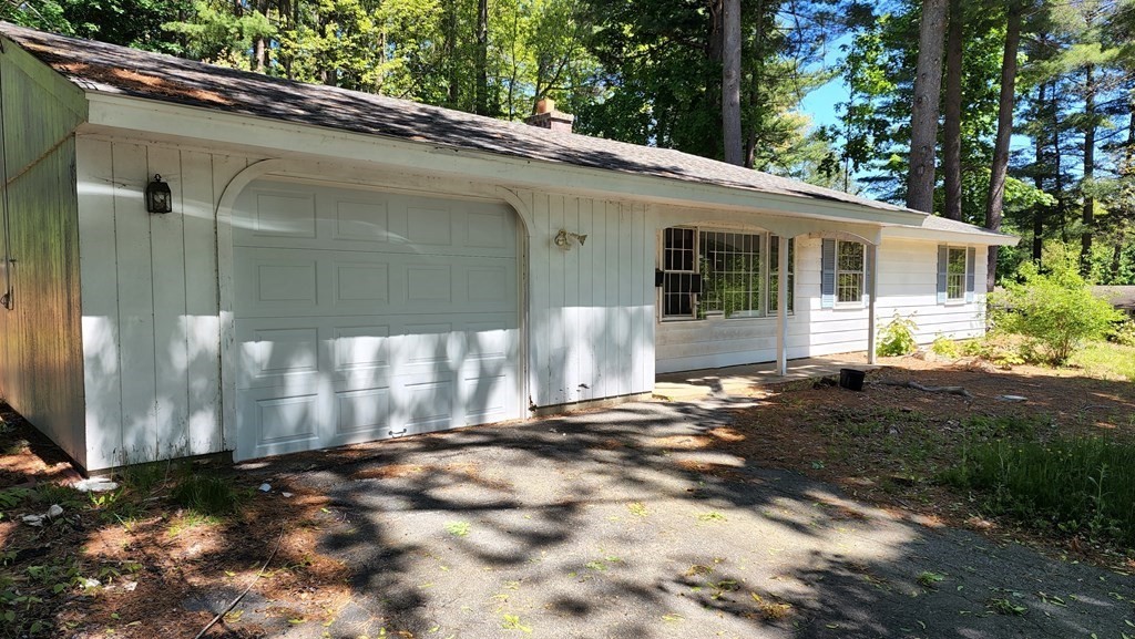 27 Janet Road Chelmsford, MA 01824 - Photo 1 of 13 a front view of a house
