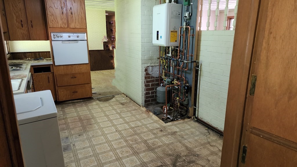 27 Janet Road Chelmsford, MA 01824 - Photo 12 of 13 a kitchen with refrigerator and washer
