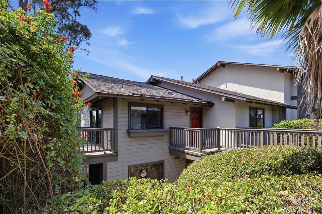 3 Palos, Unit 51 Irvine, CA 92612 - Photo 11 of 40 The first balcony is shown to the left, a small patio space by the front door. Your downstairs neighbor is below you